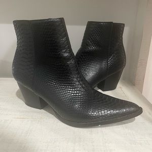 Lulus Snakeskin Black Booties